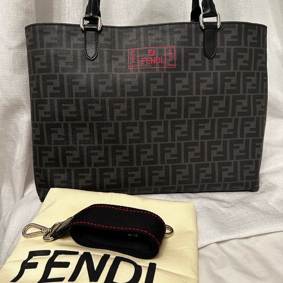 Fendi Roma Amor Monogram Printed Tote Bag - Picture 15 of 15